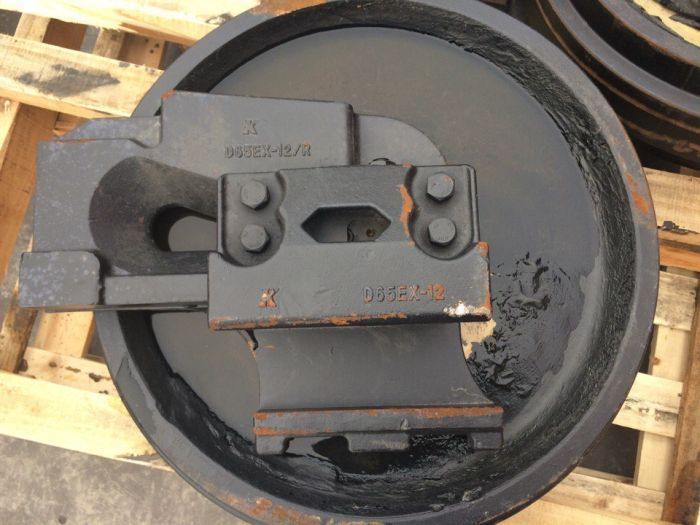 Колесо направляющее Komatsu D61 134-30-00200