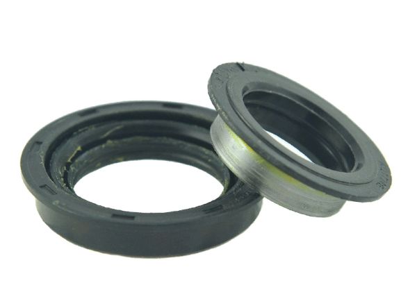 Kubota 38440-43530 Сальник полуоси переднего моста для 40*70*13/18 (AQ8615P)