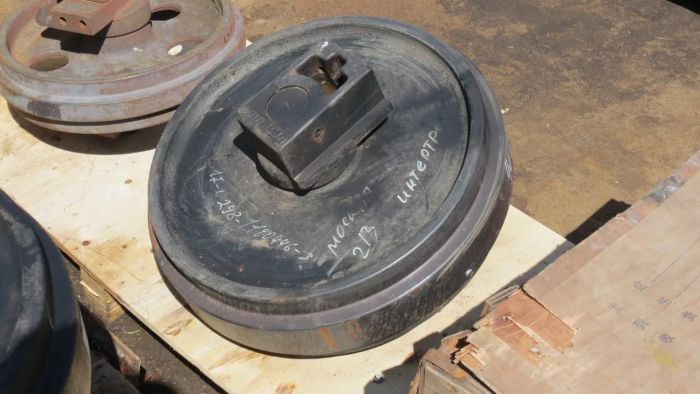 Колесо направляющее Hitachi ZX200 / ZX230 / ZX240 9176864