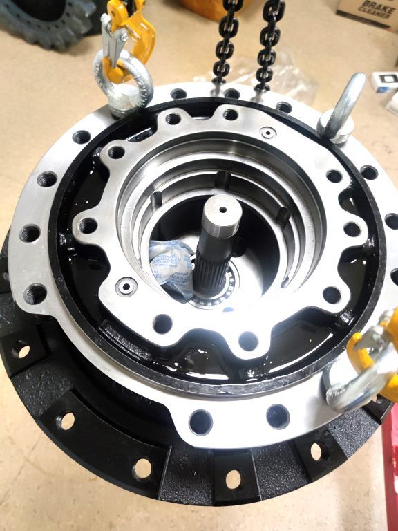 Бортовой редуктор HITACHI ZX240 9243839, 9256989