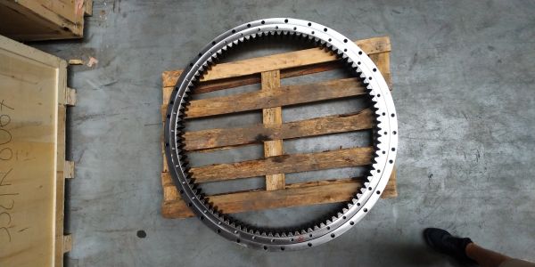 JCB 332/K8067, JNB0146 Поворотный подшипник для JS130, JS140