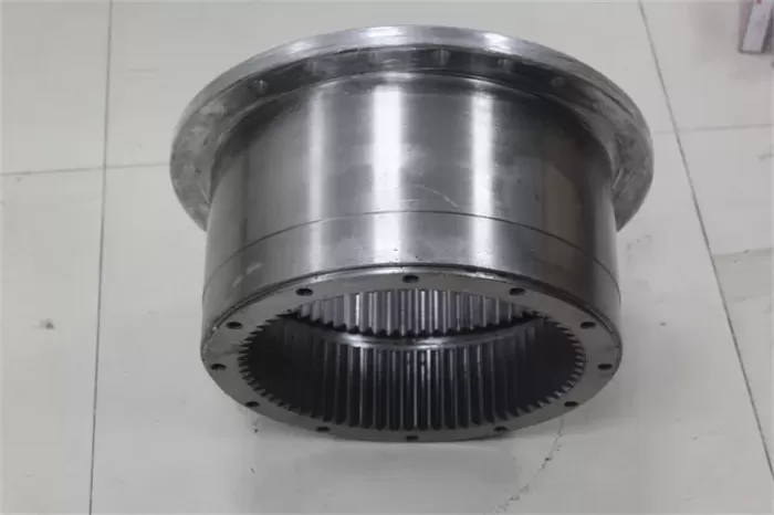 Корпус бортового редуктора 1025787 Hitachi ZX200 ZX220 (Хитачи)