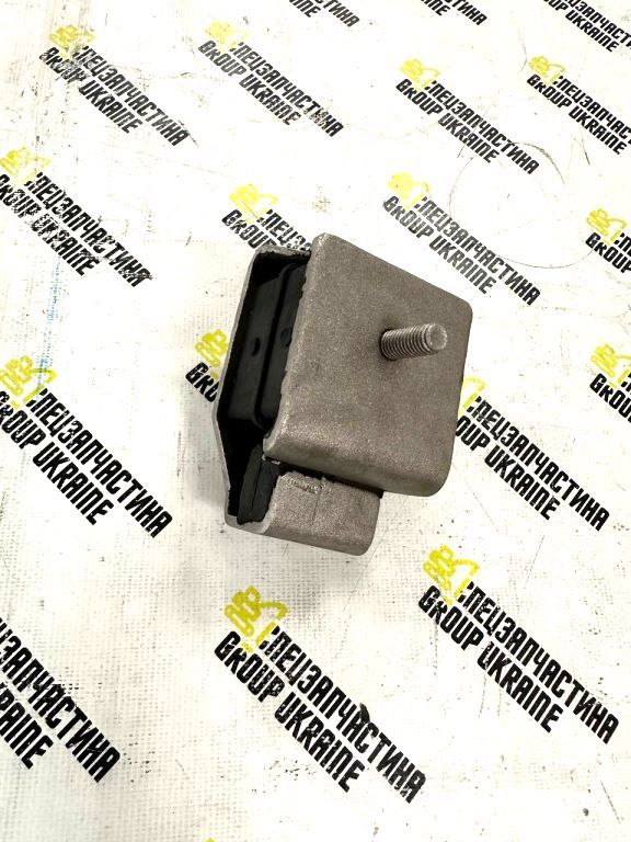 Komatsu 20S-01-71310 Подушка двигателя для PC30, PC35